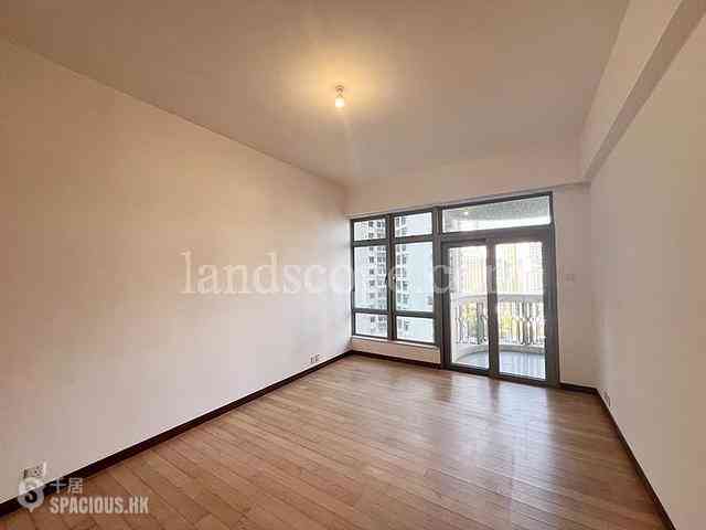 Mid Levels Central - Eva Court 05