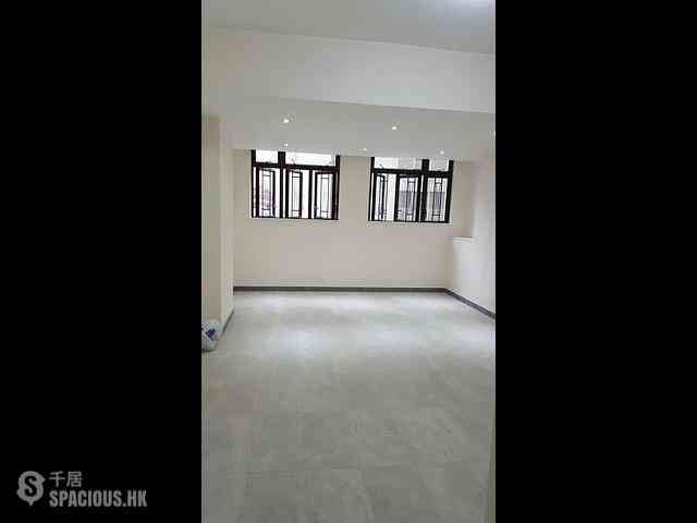 Sheung Wan - 240, Queen's Road Central 01