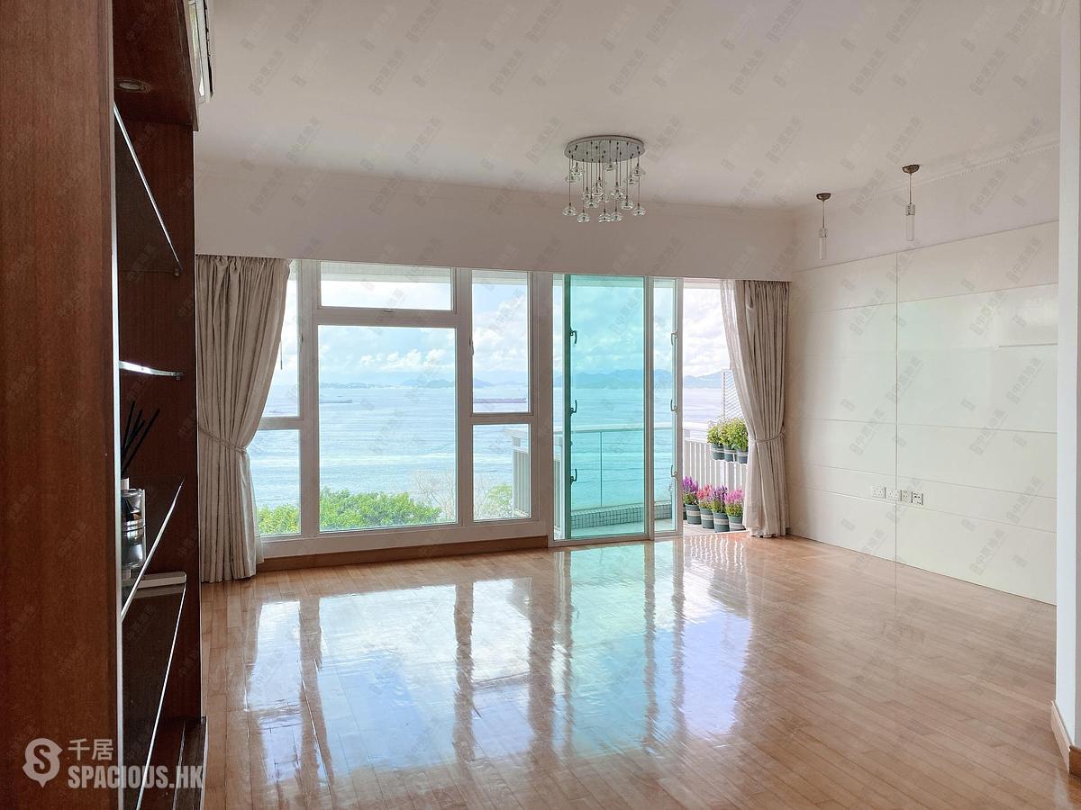 Pok Fu Lam - Villas Sorrento 01