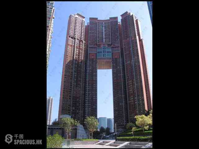 West Kowloon - The Arch Sun Tower (Block 1A) 01