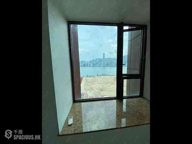 West Kowloon - The Arch Sun Tower (Block 1A) 01