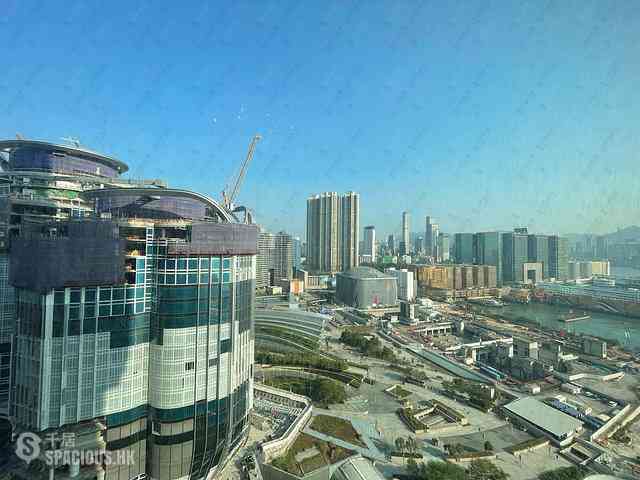 West Kowloon - The Arch Star Tower (Block 2) 01