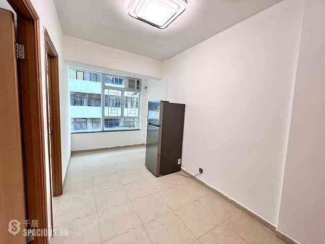 Wan Chai - Tai Tak Building 01