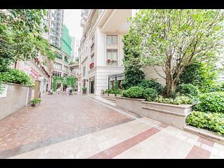 Wan Chai - The Avenue Phase 2 04