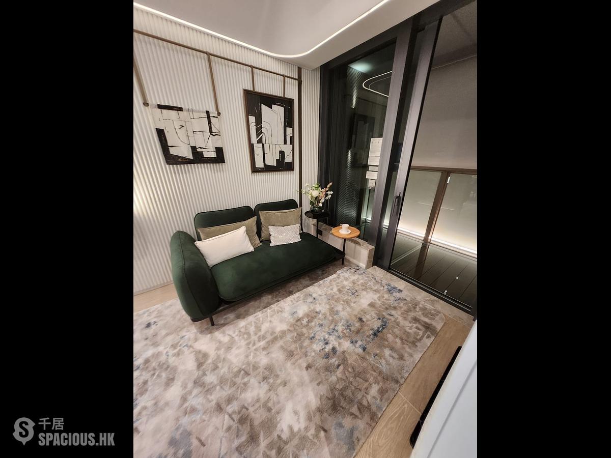 Sai Ying Pun - Des Voeux W Residence 01