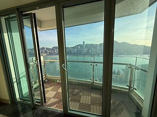 West Kowloon - The Harbourside Block 2 02