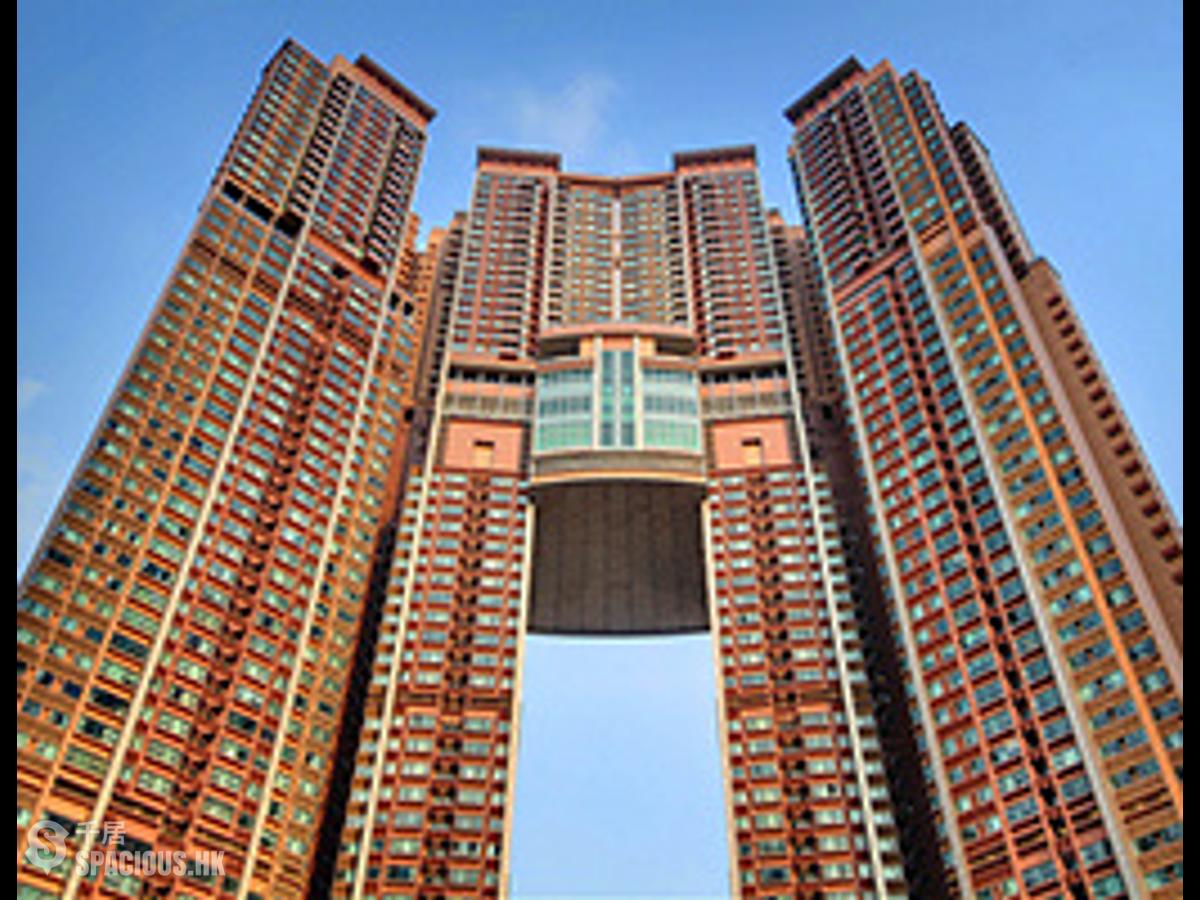 West Kowloon - The Arch Star Tower (Block 2) 01