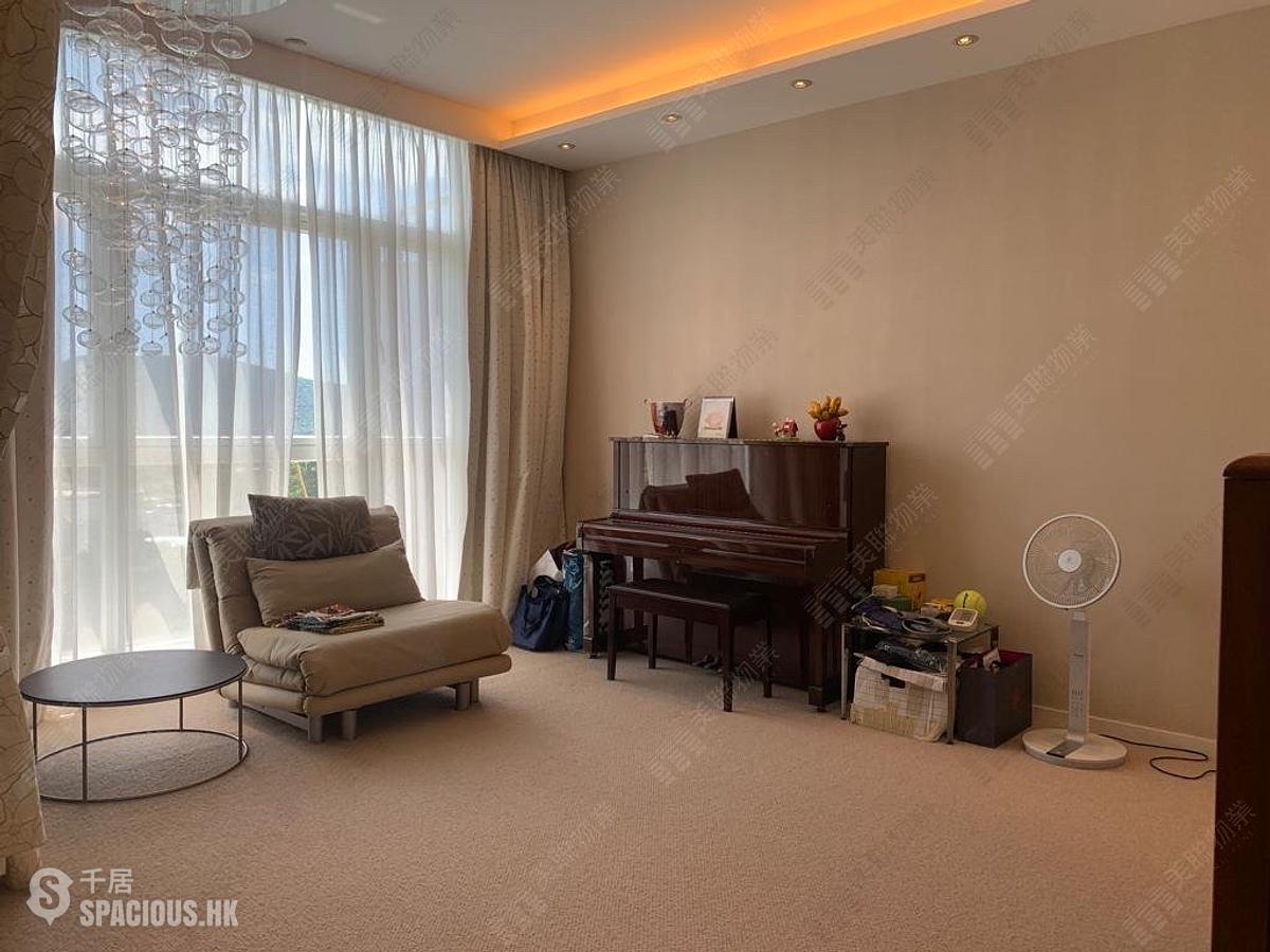 Chung Hom Kok - 33, Cape Road 01