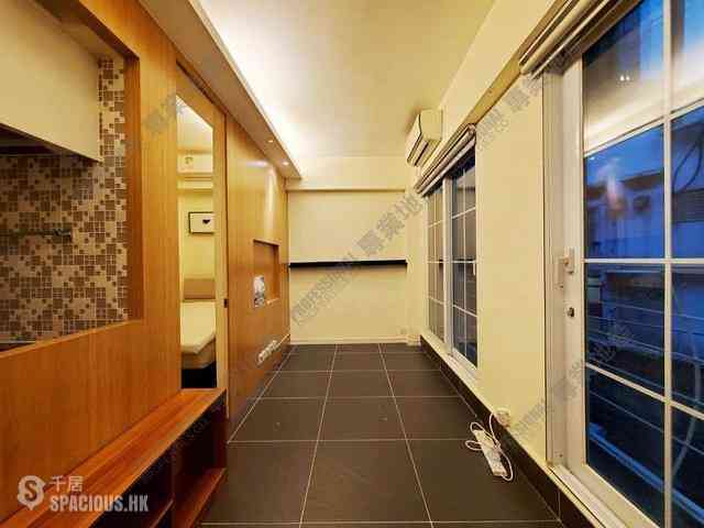 Soho - 47B, Elgin Street 01