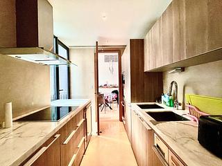 Mid Levels Central - Gramercy 15