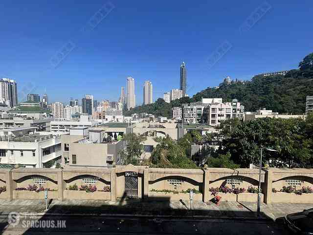 Happy Valley - 9-10, Briar Avenue 01