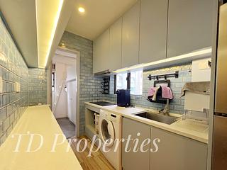 Happy Valley - 38-42, Yik Yam Street 06