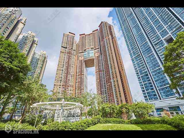 West Kowloon - The Arch Sky Tower (Block 1) 01