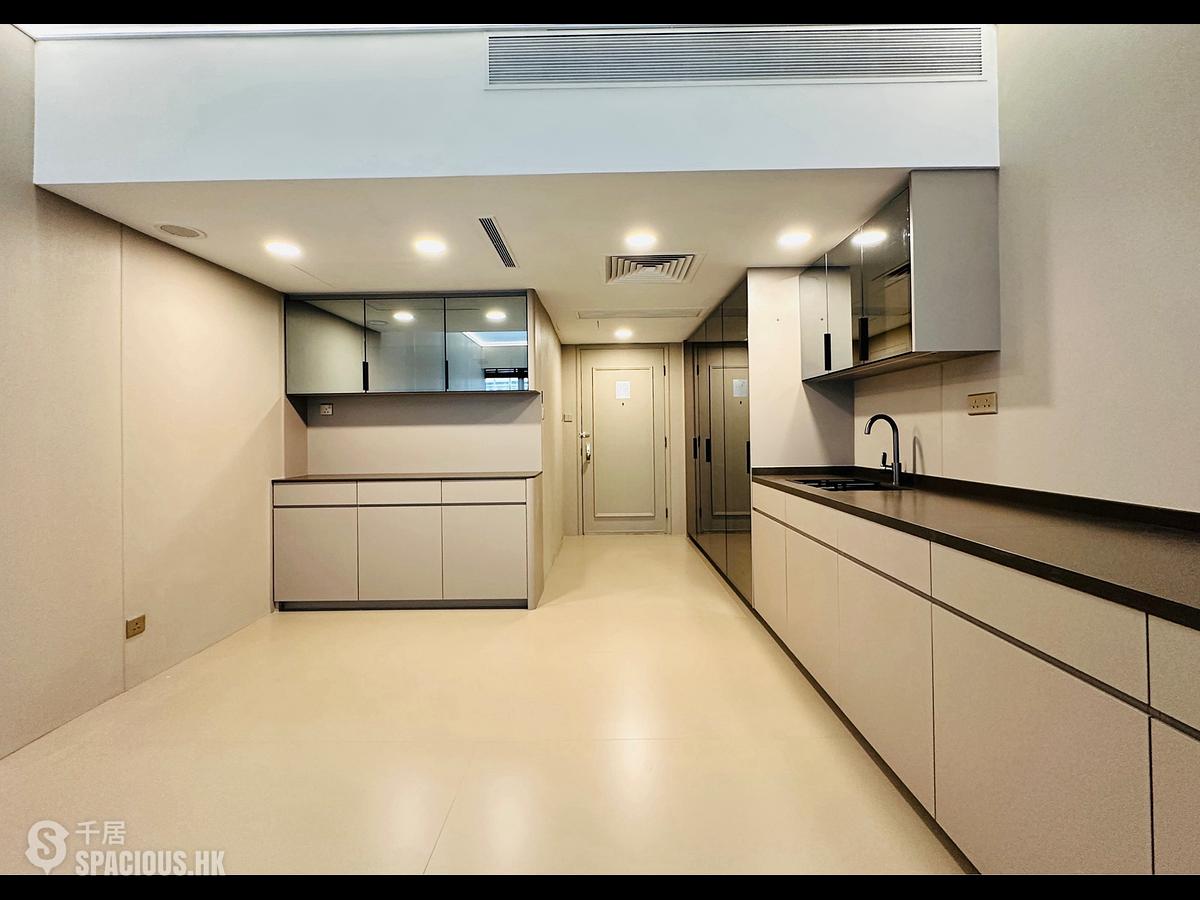 Wan Chai - Convention Plaza Apartments 01