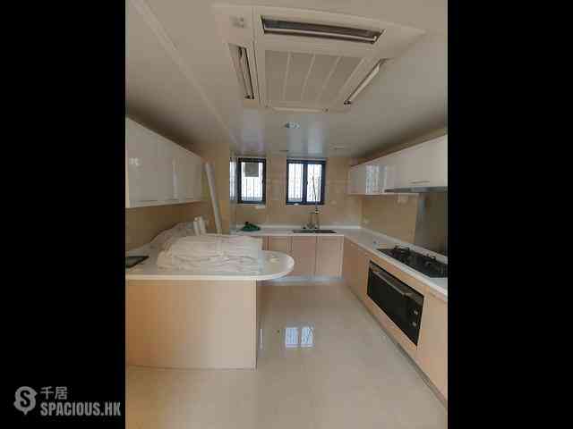 Chung Hom Kok - Coral Villas 01