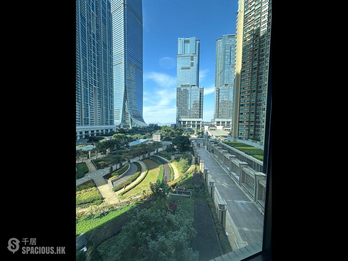 West Kowloon - The Arch 01