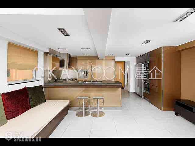 Wan Chai - Luckifast Building 02