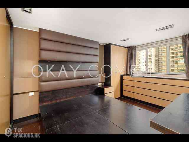 Wan Chai - Luckifast Building 09