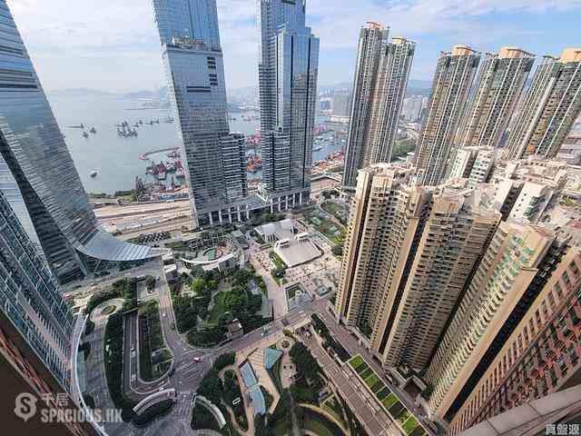 West Kowloon - The Arch Sun Tower (Block 1A) 01