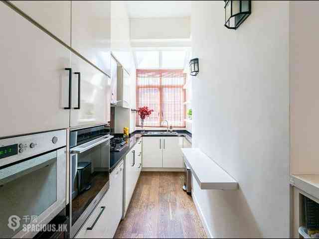 Pok Fu Lam - Albany Court 01