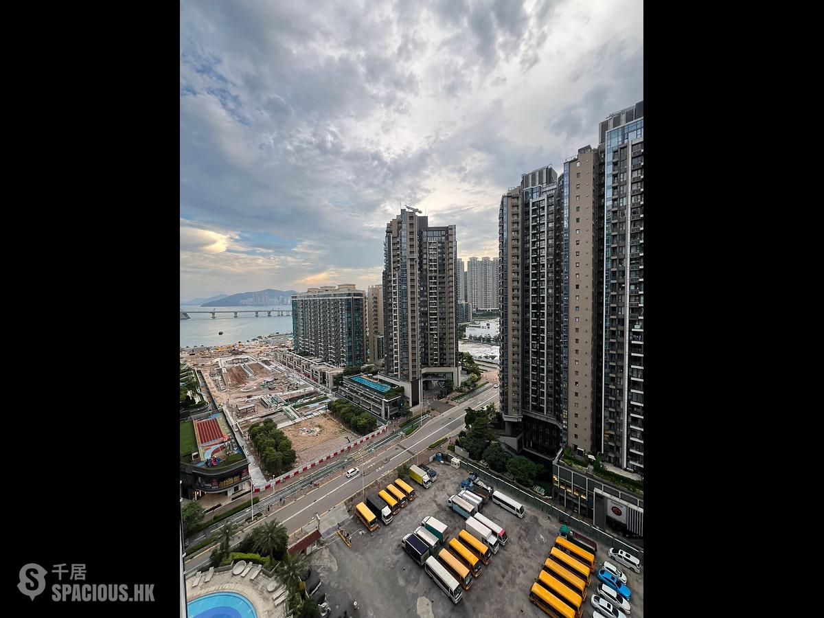 Tseung Kwan O - The Parkside Block 2 01