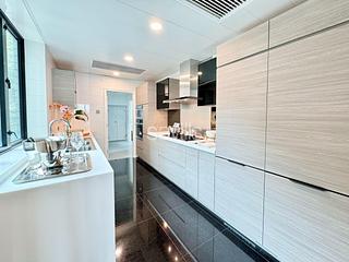 Mid Levels Central - The Harbourview 13