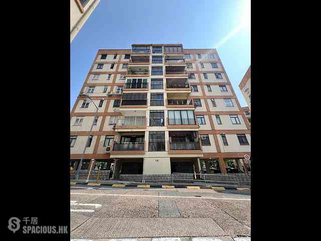 Beacon Hill - Lung Cheung Court 01