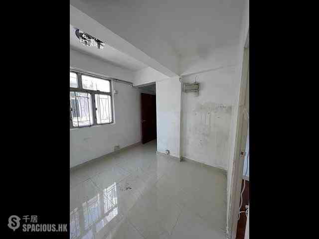 Chai Wan - Moon Wah Building 02