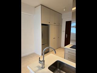 Causeway Bay - Lai Yuen Apartments 02