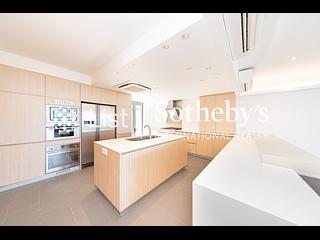 Chung Hom Kok - Pinewaver Villas 11