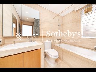 Chung Hom Kok - Pinewaver Villas 13