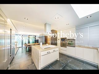 Chung Hom Kok - Bauhinia Gardens 24