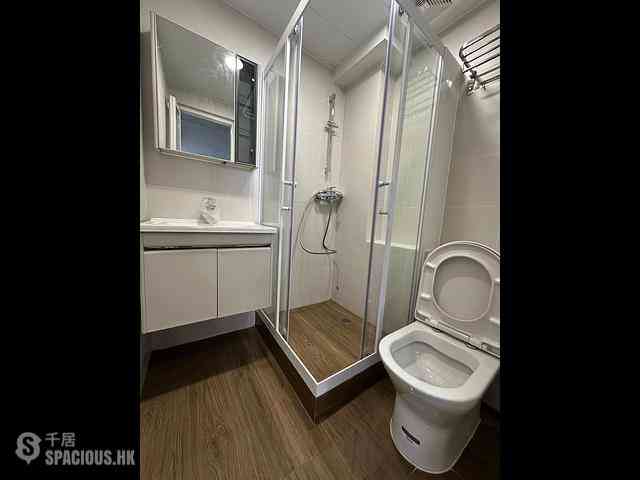 Sai Ying Pun - 326-328, Queen's Road West 01