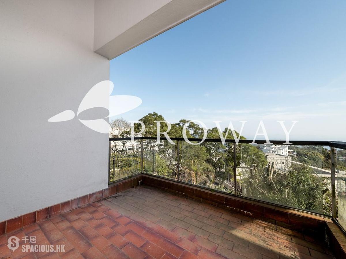 The Peak - Strawberry Hill 01