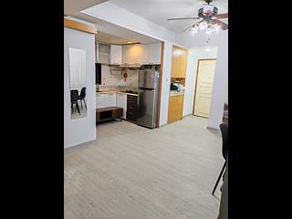Mid Levels Central - On Fung Building 02