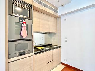 Wan Chai - The Avenue Phase 1 Block 5 04