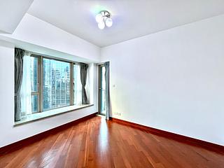 Wan Chai - The Avenue Phase 1 Block 5 02