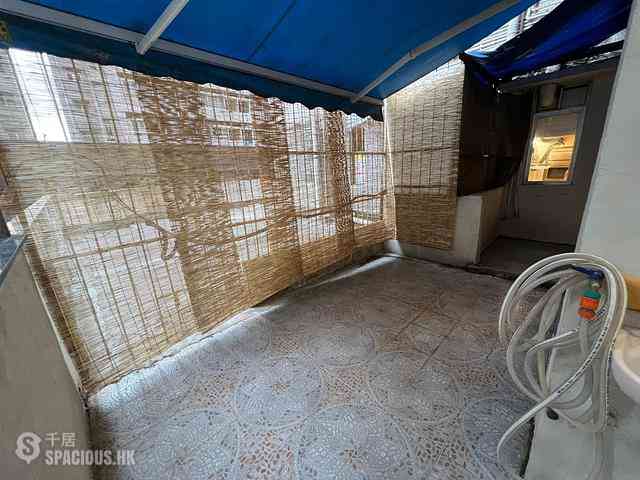 North Point - Fung Cheong Building 03
