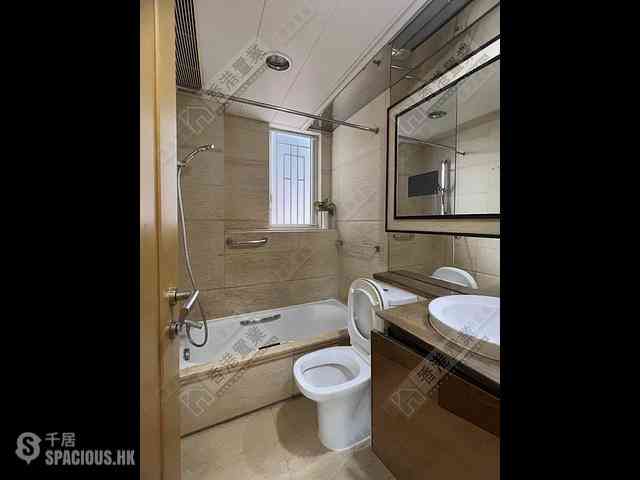 Tai Kok Tsui - Harbour Green Tower 2 03