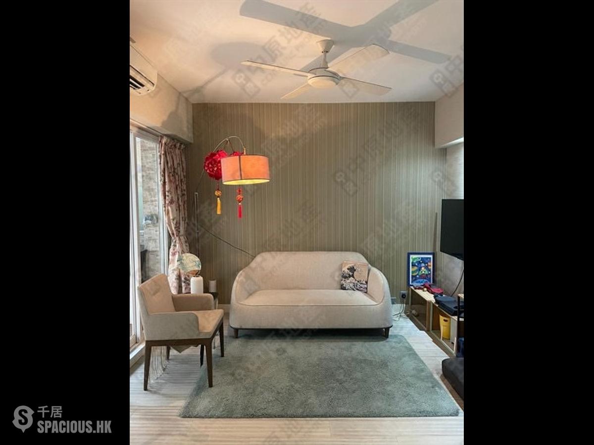 Mid Levels Central - Carlos Court 01