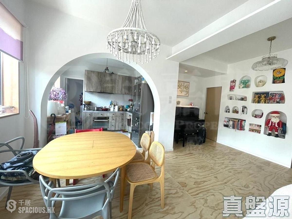 Braemar Hill - Coral Court 01