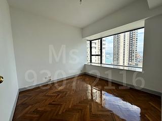 Mid Levels Central - 62B, Robinson Road 04