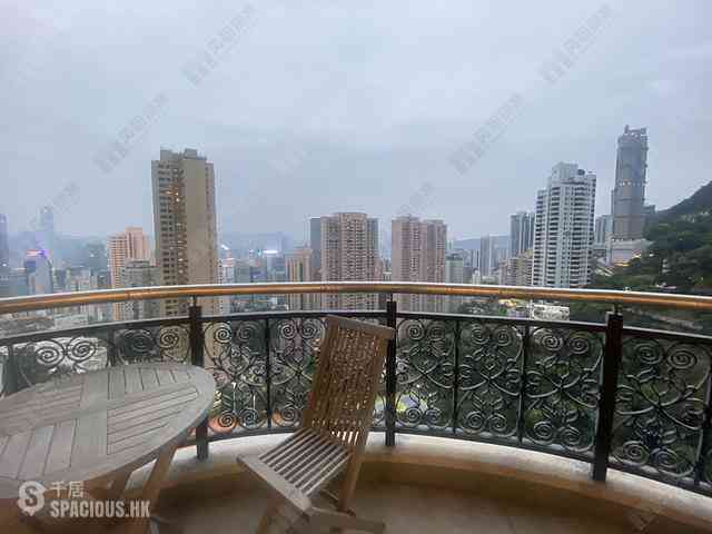 Mid Levels Central - Clovelly Court 01
