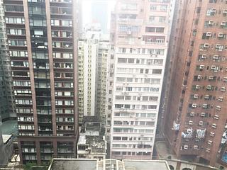 Mid Levels Central - Elegant Terrace 02