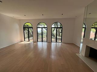 The Peak - Strawberry Hill 02