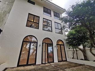 The Peak - Strawberry Hill 14