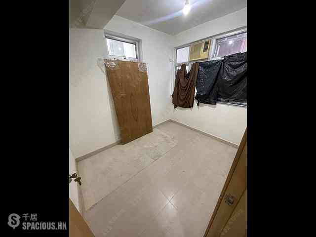 Tsuen Wan - Tsuen Wan Centre Hangchow House (Block 3) 03