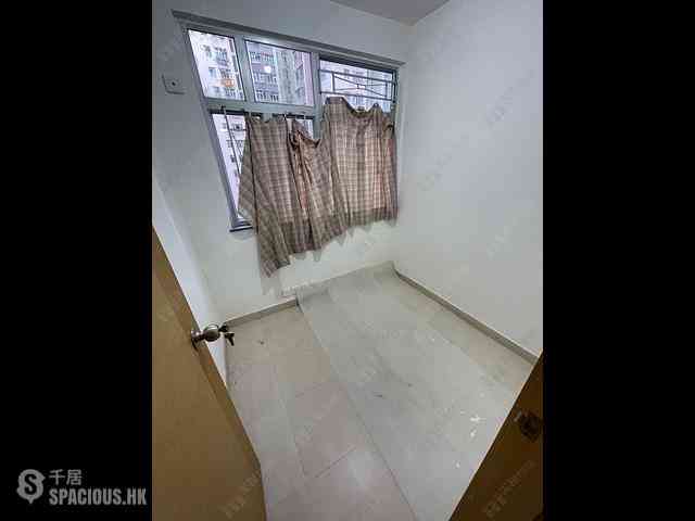 Tsuen Wan - Tsuen Wan Centre Hangchow House (Block 3) 04