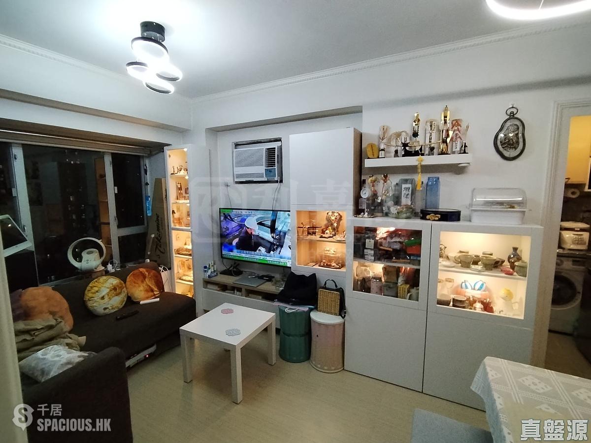 Sai Ying Pun - Yuk Ming Towers 01