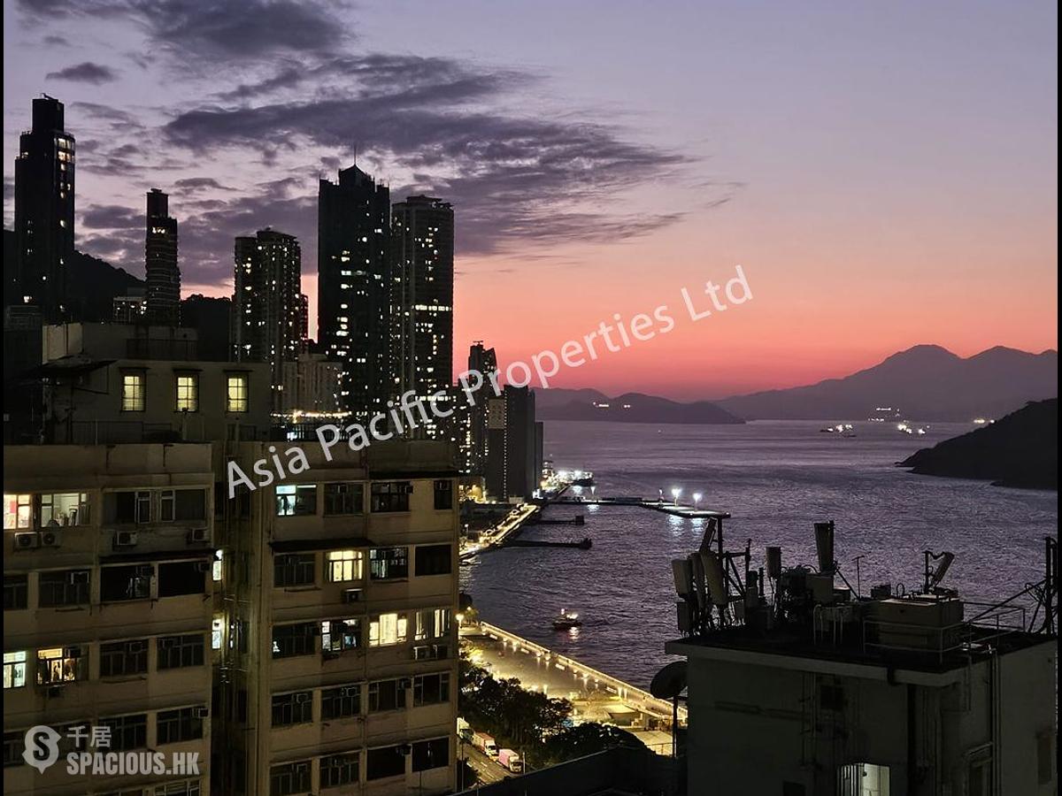 Shek Tong Tsui - King's Building 01